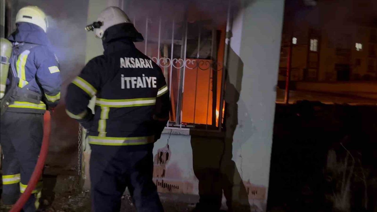 Aksaray'da müstakil ev alev alev yandı