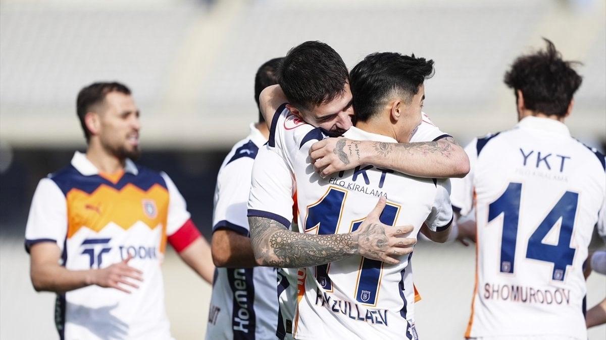 Başakşehir, Fatih Karagümrük'ü rahat geçti