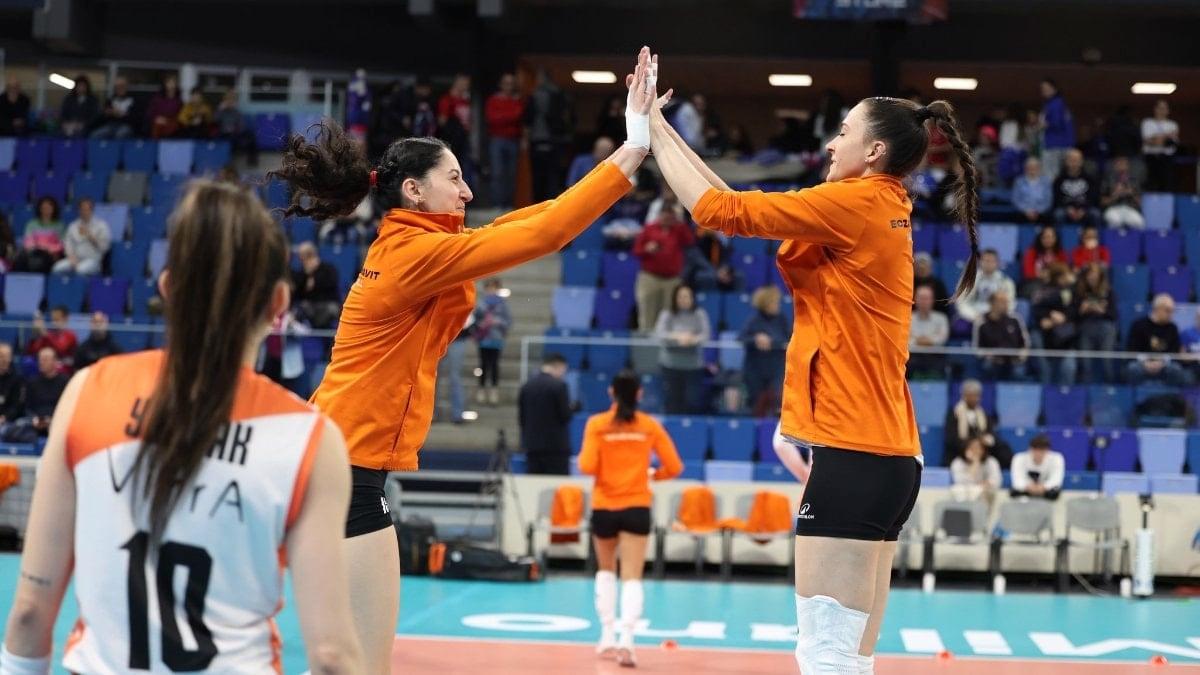 Eczacıbaşı, Numia Vero Volley'e şans tanımadı