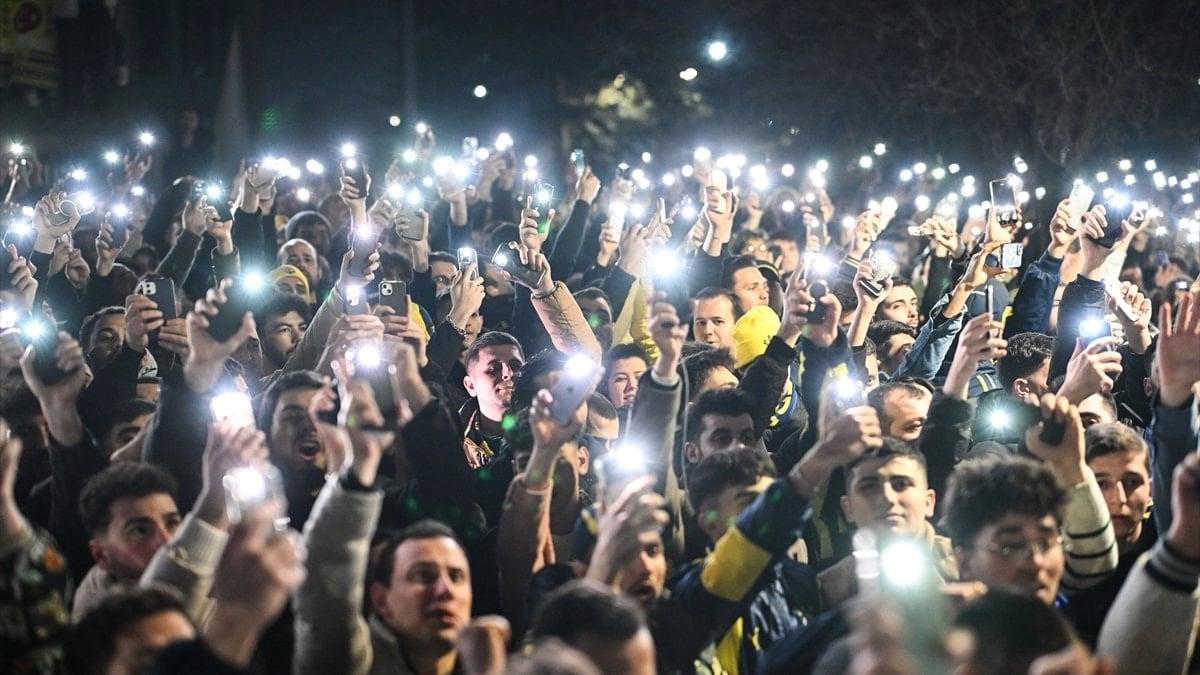 Fenerbahçe taraftarından N'Golo Kante çılgınlığı!