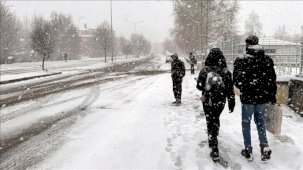 Ardahan'da kar yağışı nedeniyle eğitime ara verildi