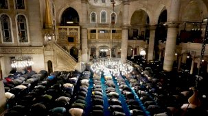 Berat Kandili yurt genelinde dualarla idrak edildi