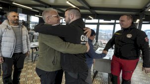 Kendisini enkazdan kurtaran Boşnak ekibiyle Saraybosna buluştu