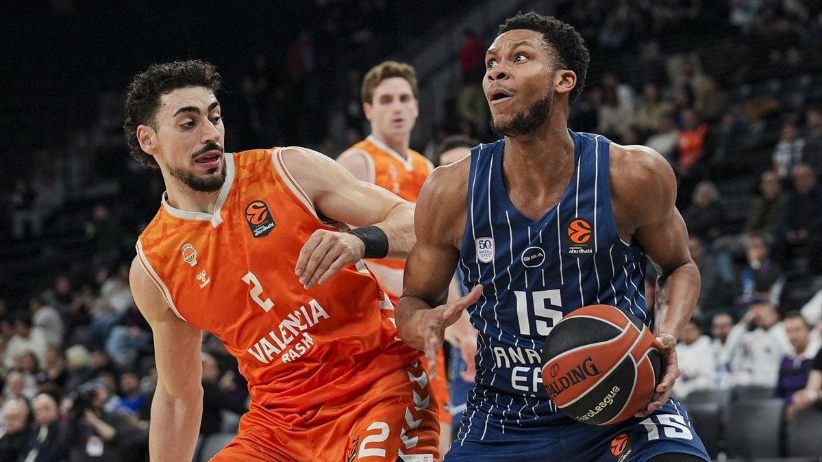 Valencia'yı yenen Anadolu Efes, 9 maç sonra kazandı