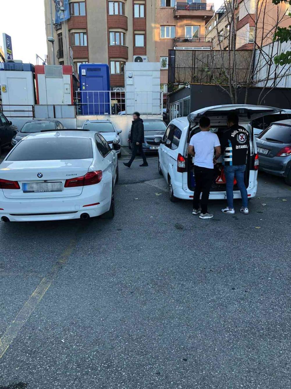 Maltepe’de ambulansa yol vermeyen sürücüye cezai işlem