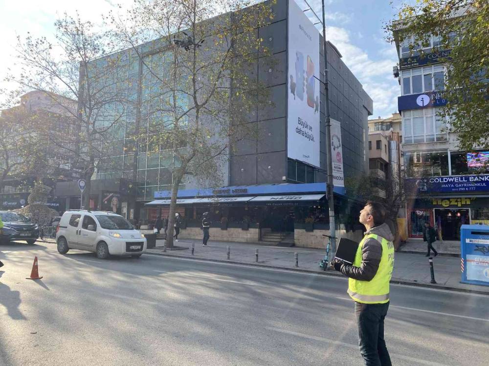 Kadıköy’de emniyet kemeri takmayan sürücüler polisin dronuyla tespit edildi