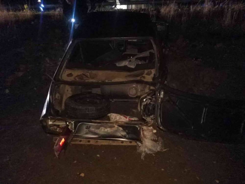 Önce bariyere çarptı, sonra yol dışına savruldu