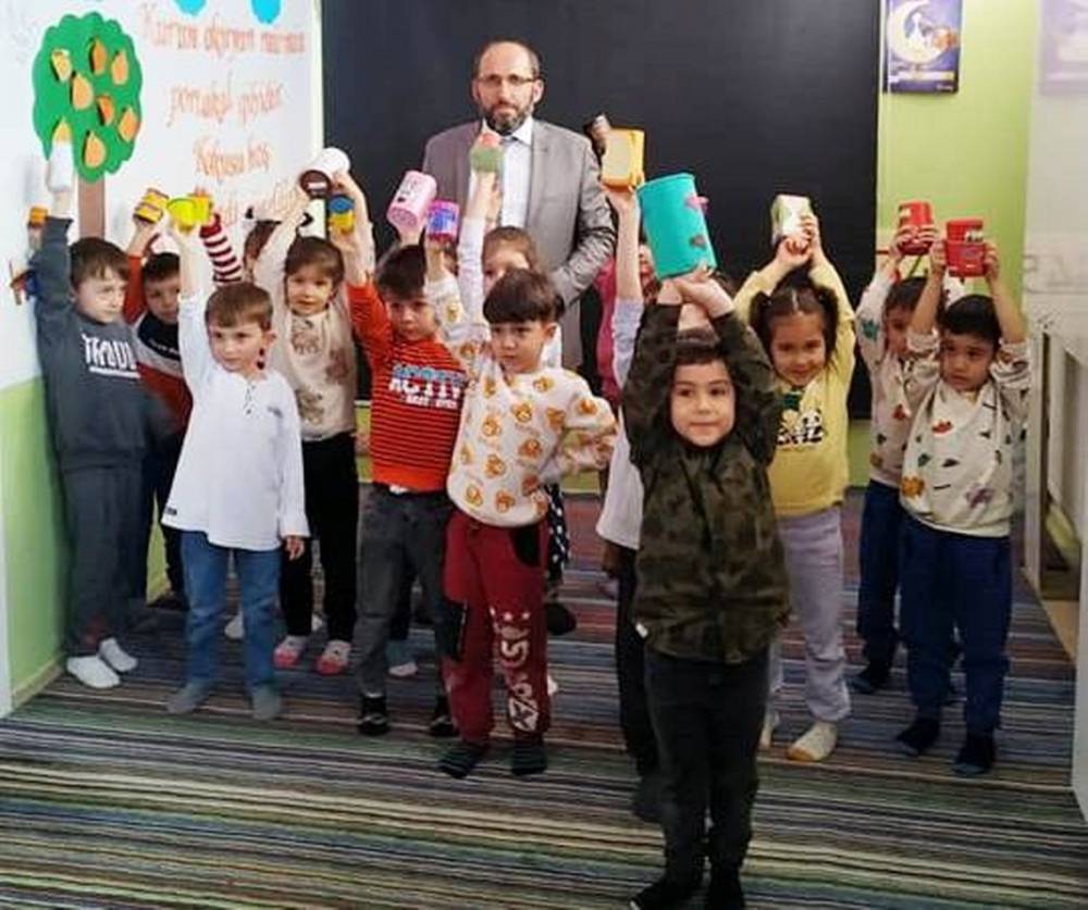 Hisarcık’ta 4-6 yaş Kur’an kursu öğrencileri harçlıklarını depremzedelere bağışladı