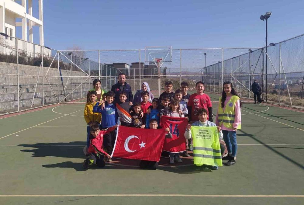 Deprem çocuklarının yüzü üniversite öğrencileriyle gülüyor