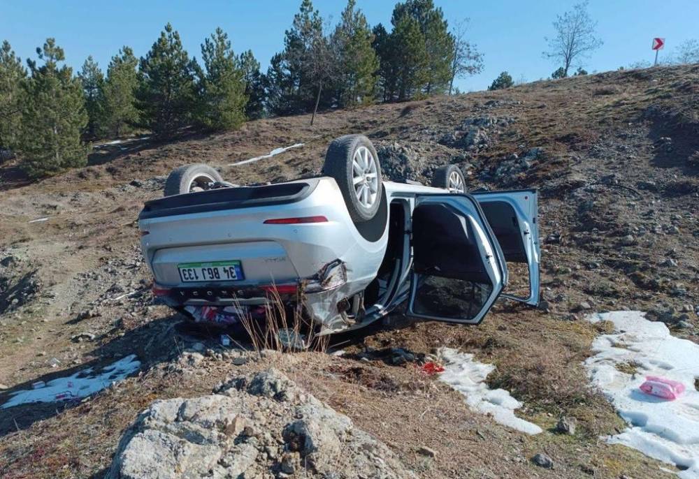 Bilecik’te şarampole yuvarlanan otomobilin sürücüsü yaralandı