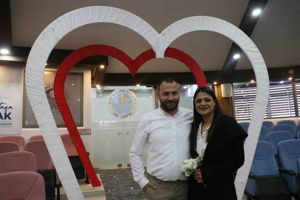 Hatay’da asrın felaketini yaşadılar, Mersin’de dünya evine girdiler