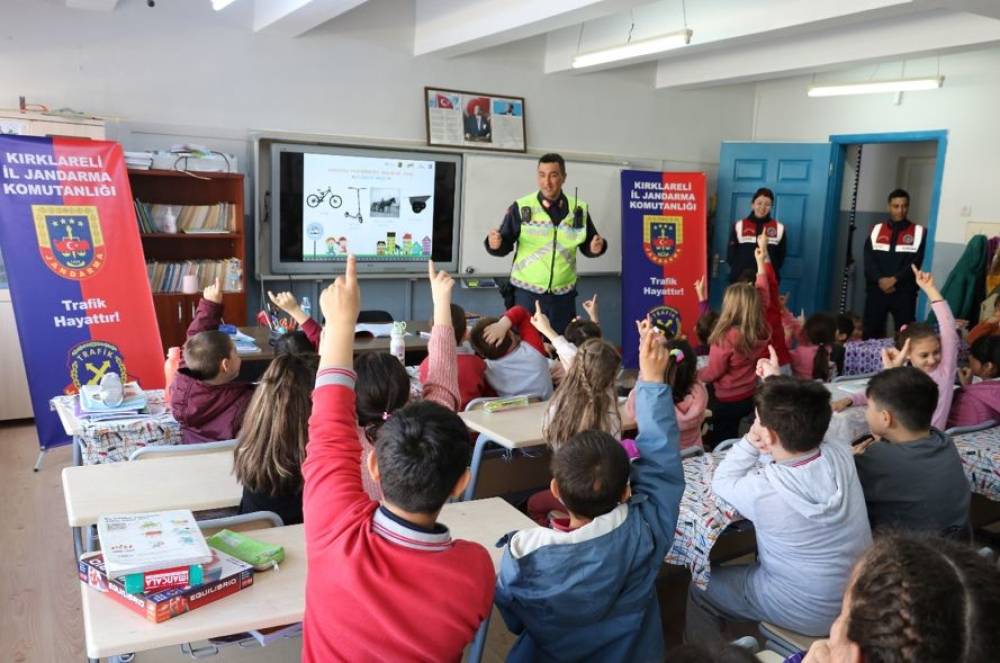 Kırklareli’nde ilkokul öğrencilerine trafik eğitimi
