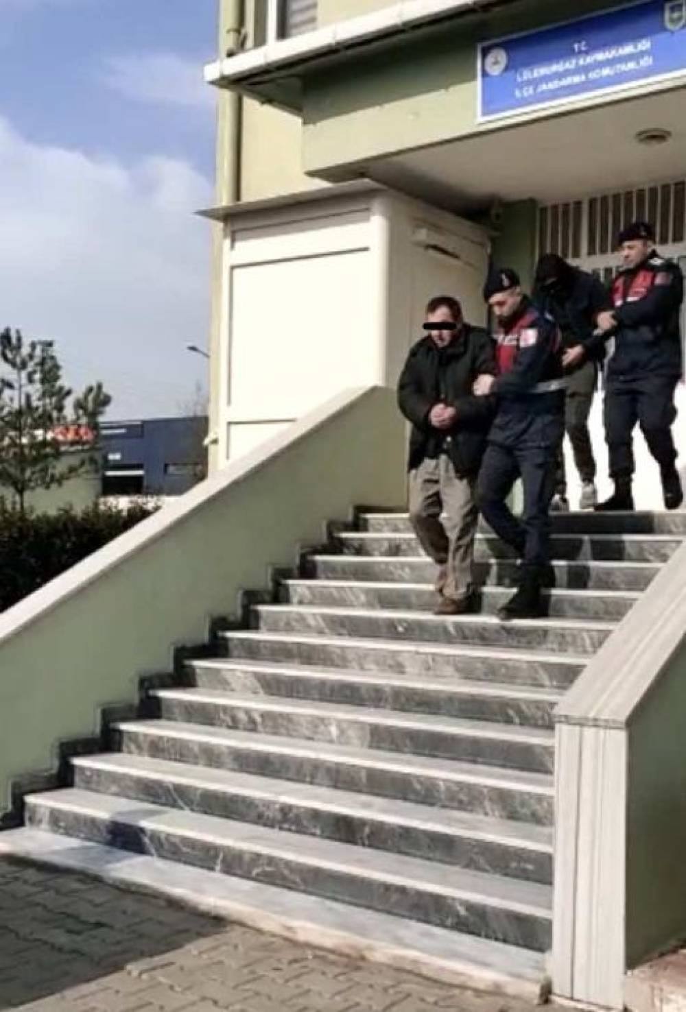 Kırklareli’nde mezarlıktan demir kapı çalan şüphelileri yakalandı