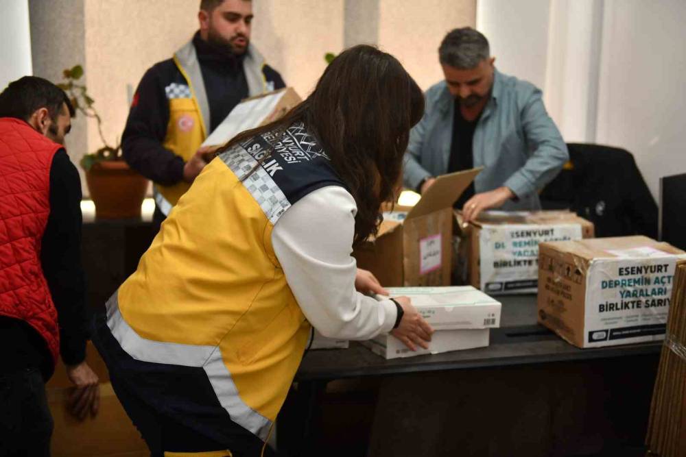 Deprem bölgesine ilaç ve medikal malzeme desteği sürüyor