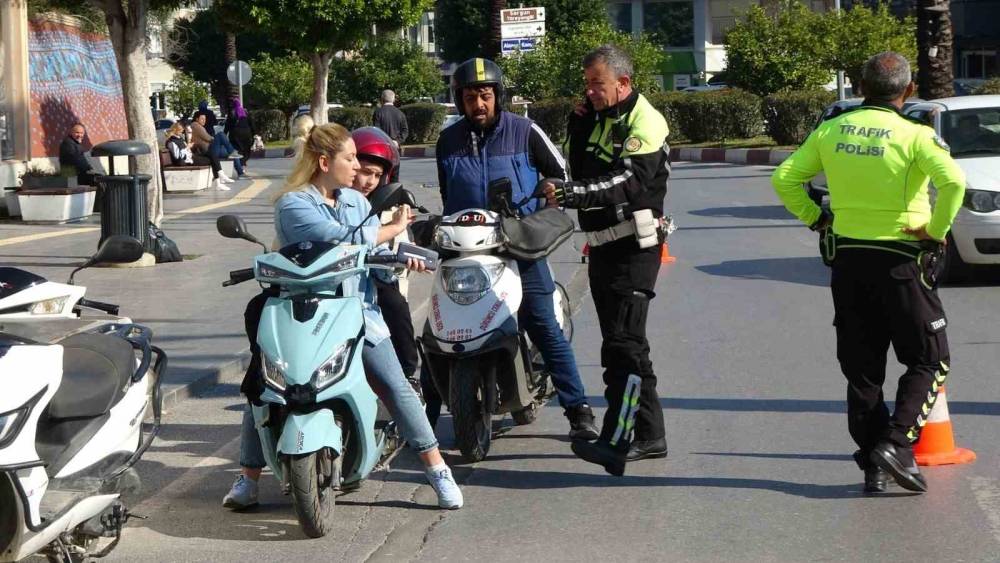 Manavgat’ta denetlenen 300 motosikletten 26’sına ceza uygulandı