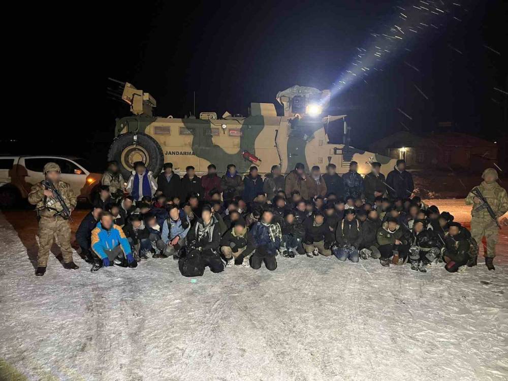 Van’da 232 düzensiz göçmen yakalandı