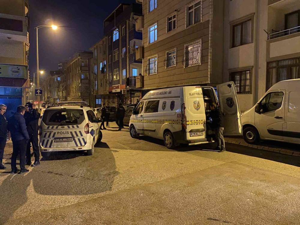 Ümraniye’de kızlarının kaçırıldığını iddia eden baba ve amca eve geldi, kapıya ateş etti