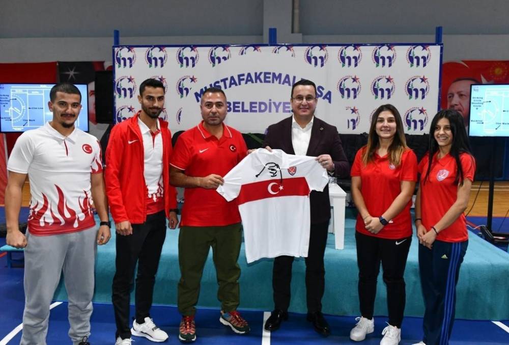 A Milli Hokey Takımı Mustafakemalpaşa’da