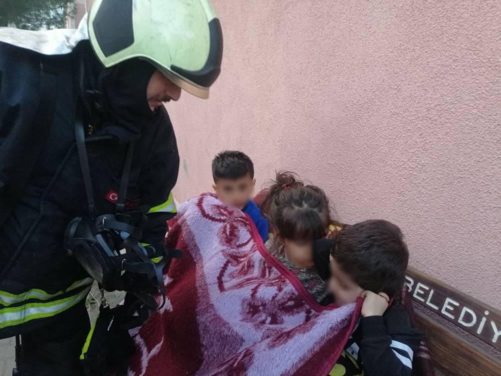 Kocaeli’de korkutan yangın: 3 çocuğuyla alevlerden kaçtı