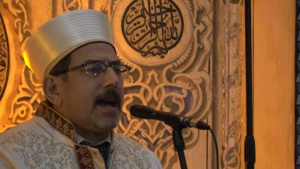 Tarihi Muradiye Camii’nde depremzedeler için mevlit okundu
