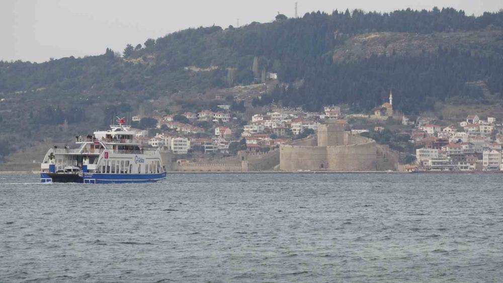 Bozcaada ve Gökçeada’ya fırtına nedeniyle tüm feribot seferleri iptal edildi