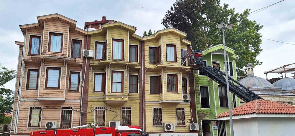 Fatih’te çıkan yangın söndürüldü