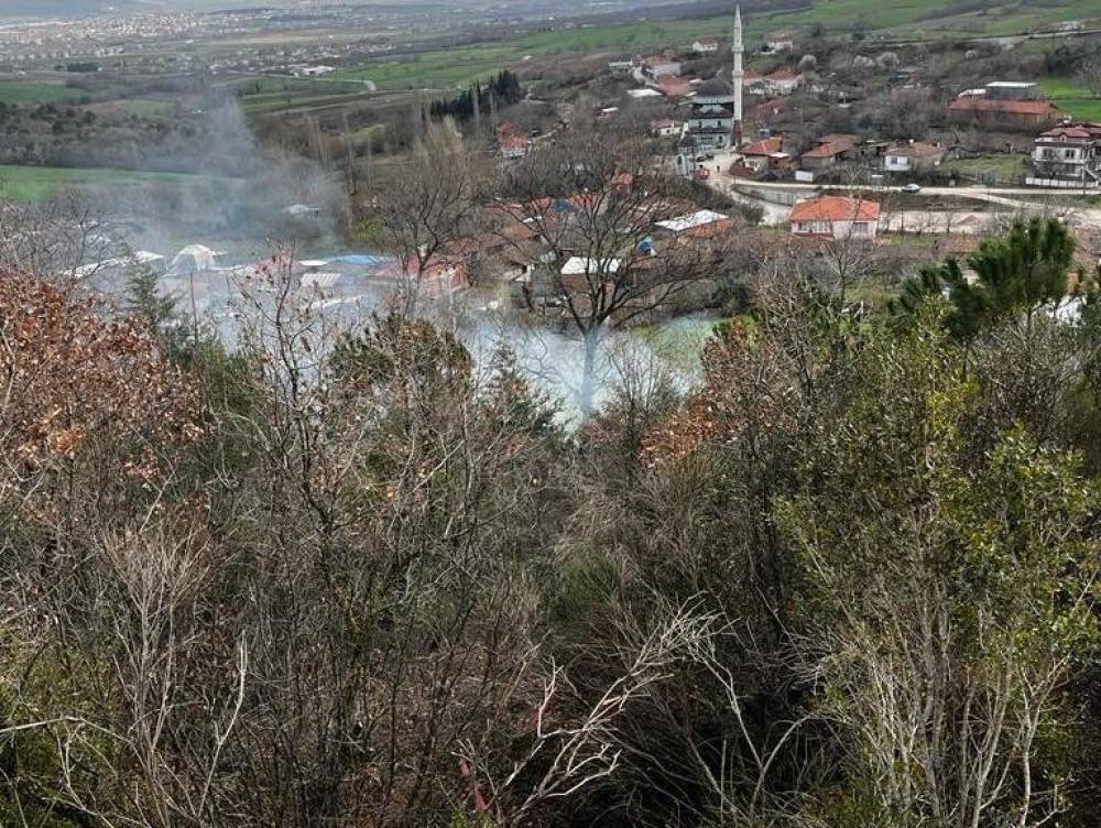 Gönen Yeniakçapınar köyünde orman yangını meydana geldi