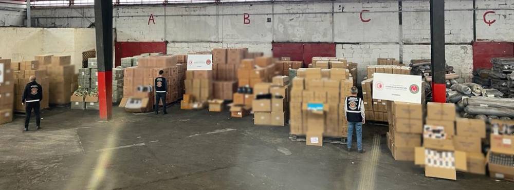 İstanbul’da kaçakçılık operasyonu: Dinleme cihazları ele geçirildi