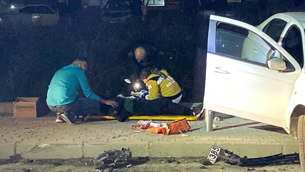 Kocaeli’de iki otomobil kafa kafaya çarpıştı: 5 yaralı