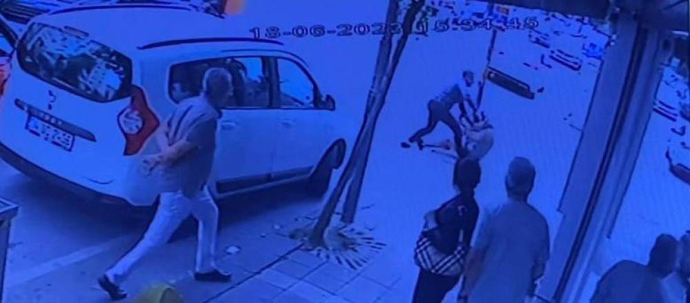 Ünlü oyuncu Özgür Özberk’e maganda şiddeti kamerada