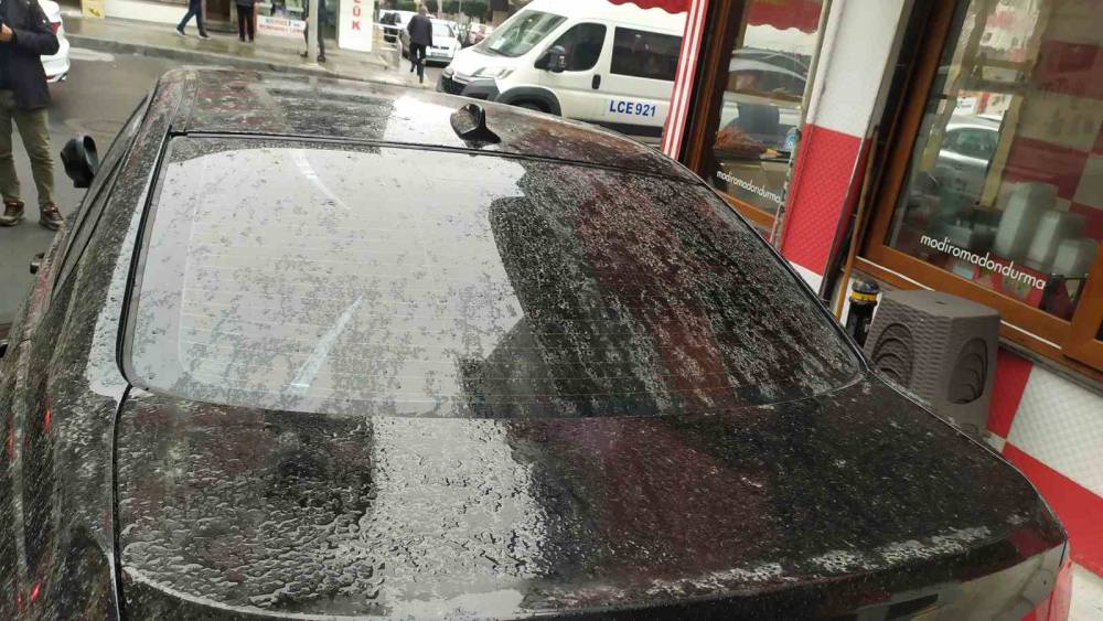İstanbul’da yağmur yerine çamur yağdı
