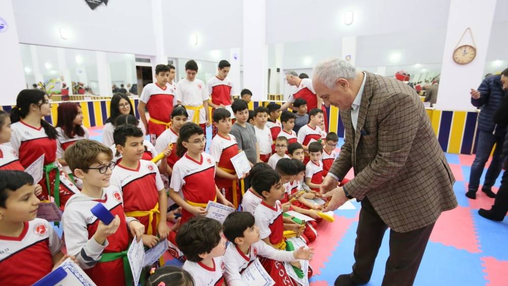 Derince’de kick boksçular kuşak sevinci yaşadı