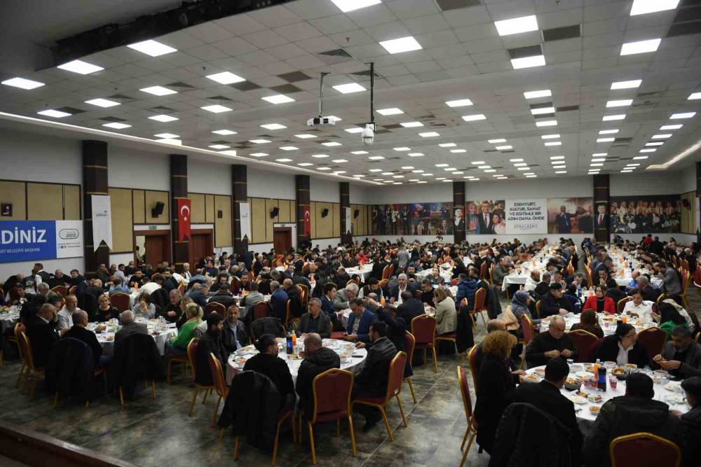 Esenyurt Belediye Başkanı Bozkurt, STK’lar, il dernekler birliği ve amatör spor kulübü temsilcileriyle iftar sofrasında bir araya geldi