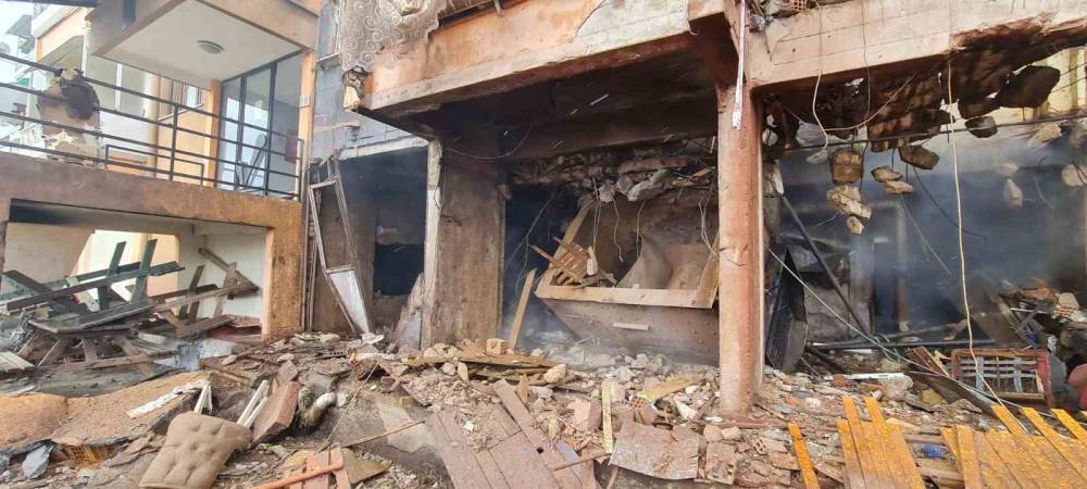 4 katlı apartmanda kalorifer kazanı patladı
