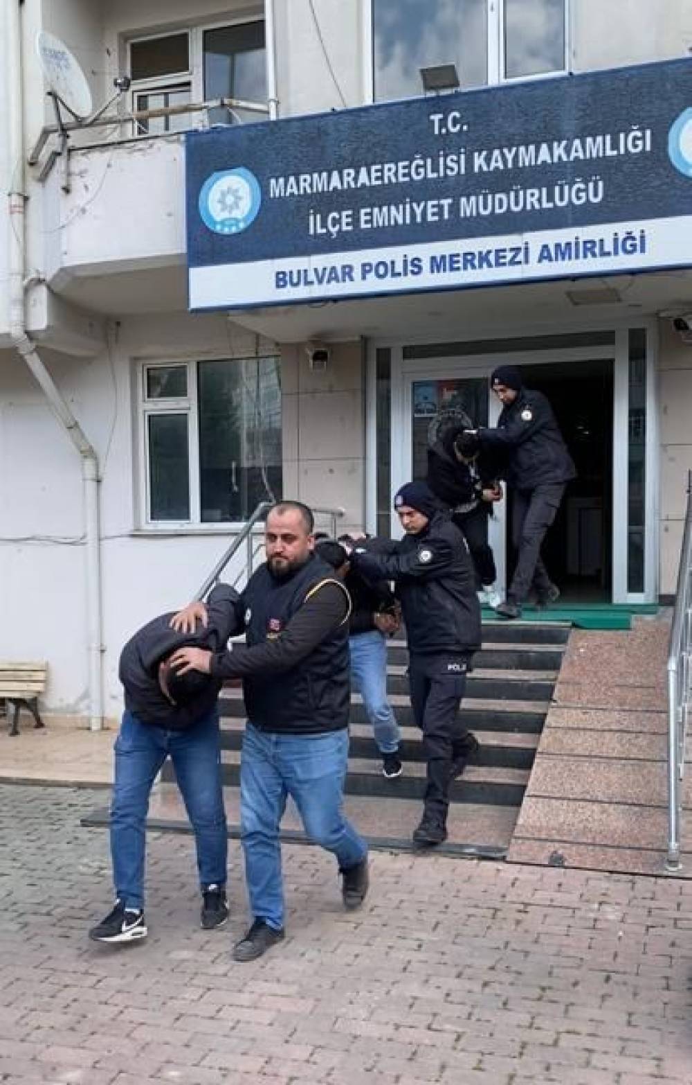 Tekirdağ’da ev kundaklayan 3 kişi yakalandı