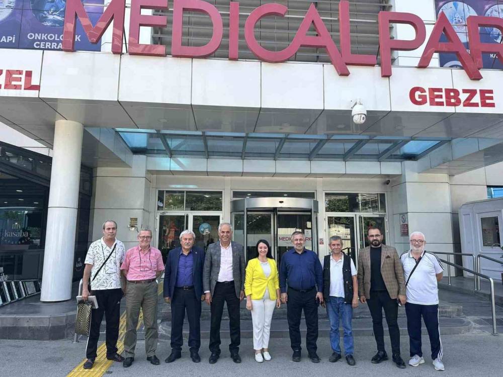 AK Partili belediye başkanları Elmas’ı hastanede ziyaret etti