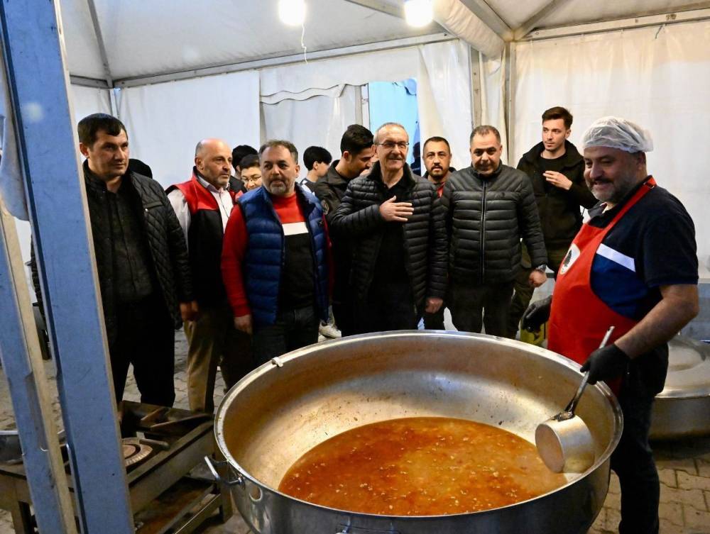 Dilovası Belediyesi Ramazan’da da depremzedelerin yanında