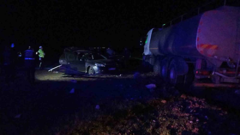Kırklareli’nde tanker ile otomobilin çarpıştığı kazada 2 kişi öldü