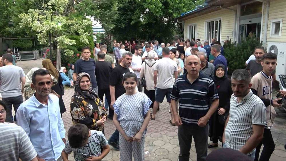 (Özel) Kurbanlık danaya girdiler, kolide istedikleri çıkmayınca isyan çıkardılar...Tonlarca et imha edildi