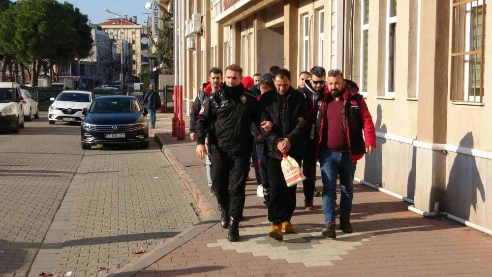 Çanakkale’de Orta Asya ve Afrika uyruklu 14 kadını pazarlayan 2 kişi tutuklandı