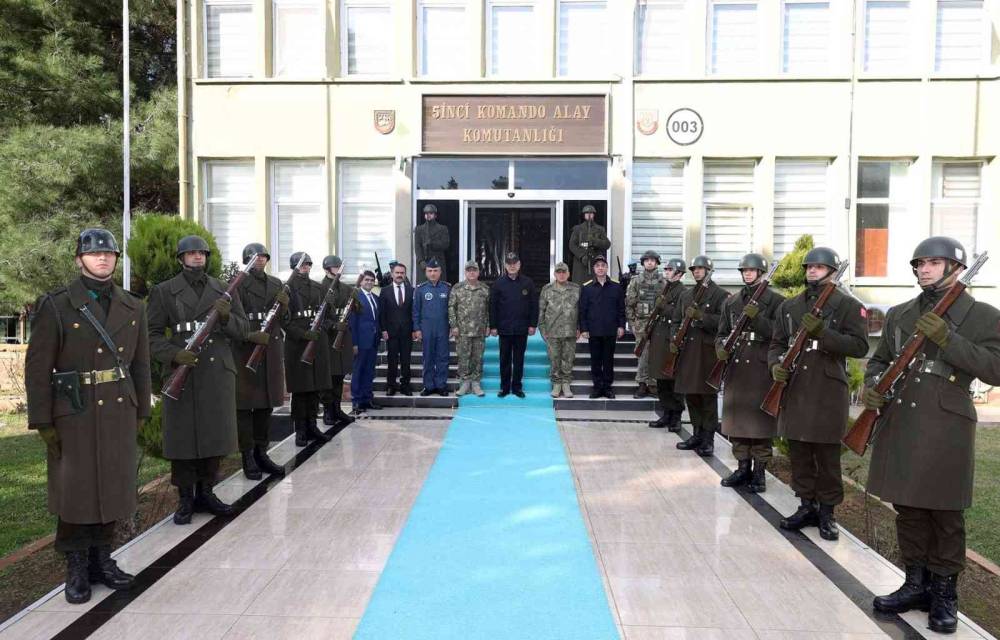 Bakan Akar ve TSK komuta kademesinden “Rüzgar Alayı”na ziyaret