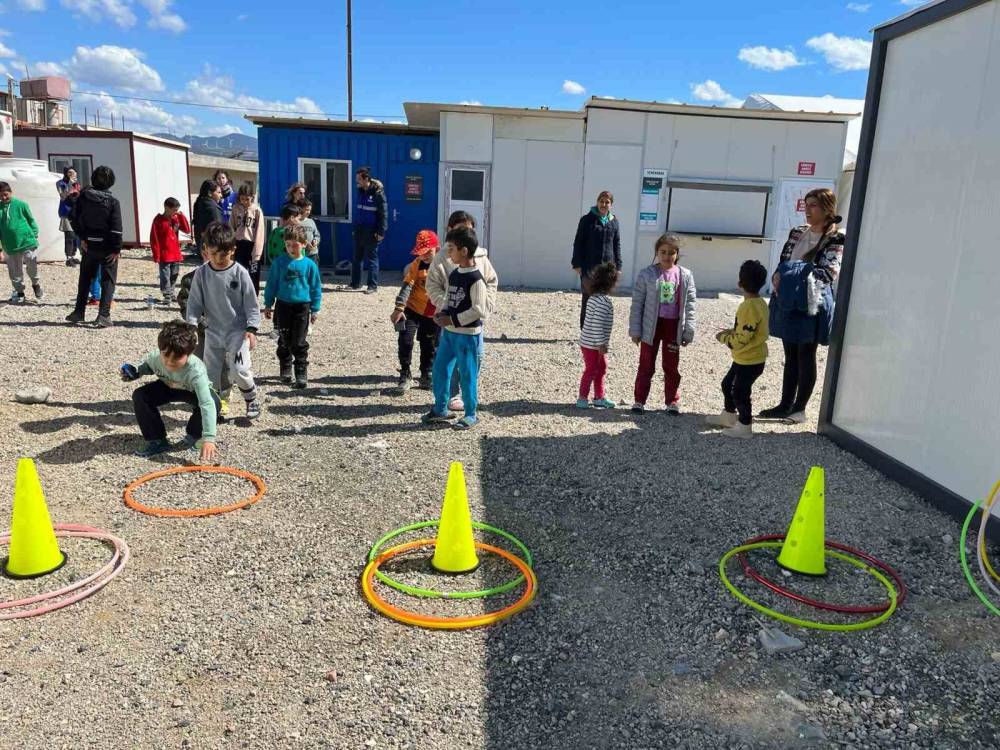 Nilüfer Belediyesi yaraların sarılması için Samandağ’da