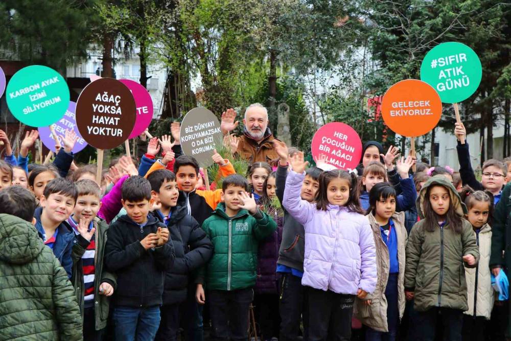 Çiftlikköy’de Sıfır Atık Günü fidanlar dikilerek kutlandı