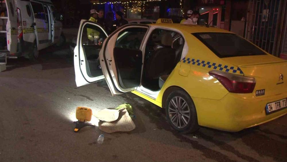 Kadıköy’de taksici ile yolcunun ücret tartışmasında kan aktı: 1 yaralı
