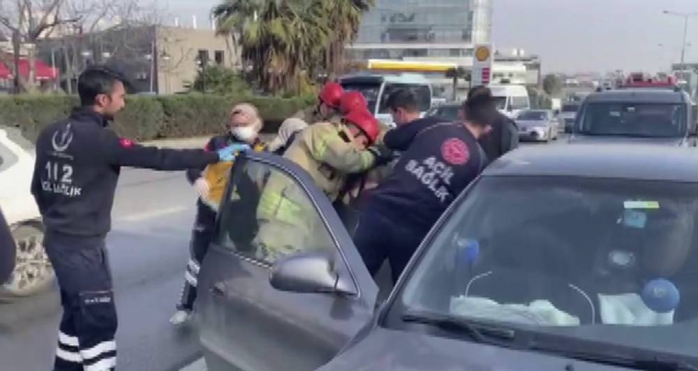 Pendik D-100 Karayolunda zincirleme trafik kazası: 1 yaralı