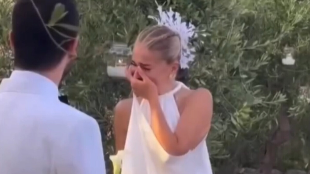 Burcu Esmersoy ve Nazım Akmandil İtalya'da Dünya Evine Girdi