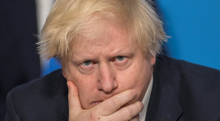 İngiltere Başbakanı Boris Johnson da görevi bırakarak istifa ediyor.